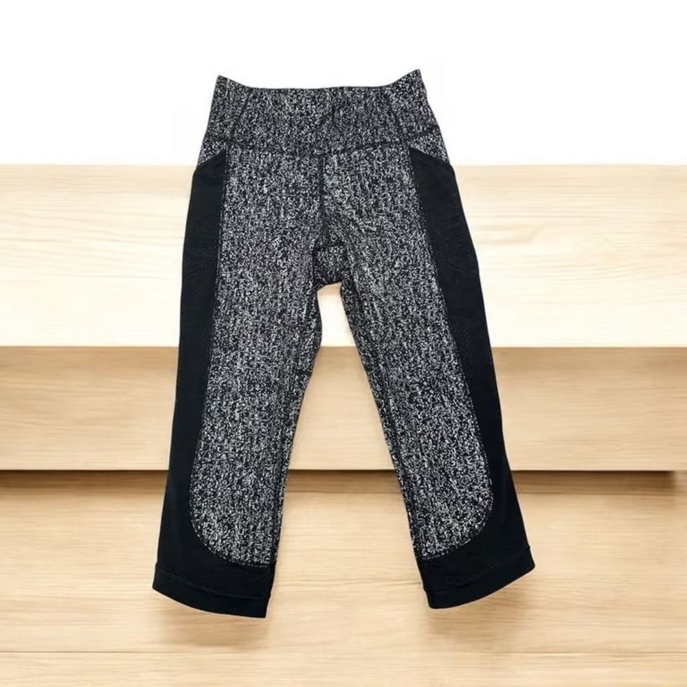 Lululemon Fit Physique Crop (19") Luon Suited Jacquard Black White / Black Sz 4